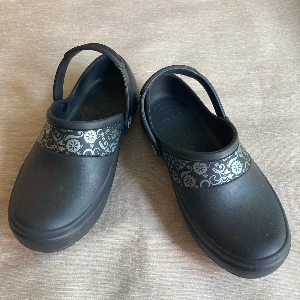 CROCS Sz 6 Mercy Work Collection Slip Resistant Enclosed Heel Backstrap Clog